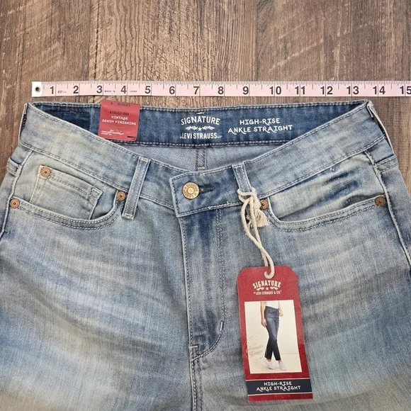 Levi's Signature High Rise Ankle Straight Jeans Size 8 Light Blue Distressed NWT - Picture 14 of 14